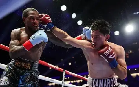 Boxing match moment 1